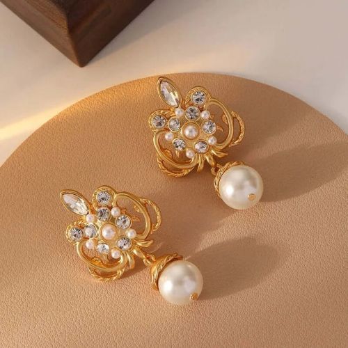 Baroque Pearl Drop Earrings | DM363