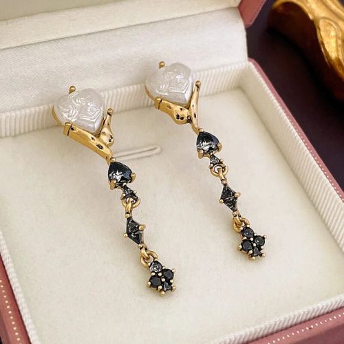 Luxury Black Heart Pearl Drop Earrings | HE13351